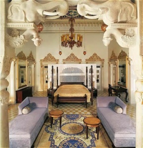 Los interiores mega lujosos de las suites del Taj Lake Palace foto: justtheplanet.com